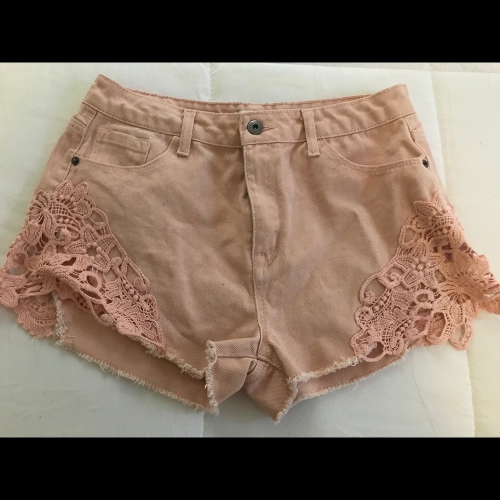Forever 21 | Light pink lace shorts